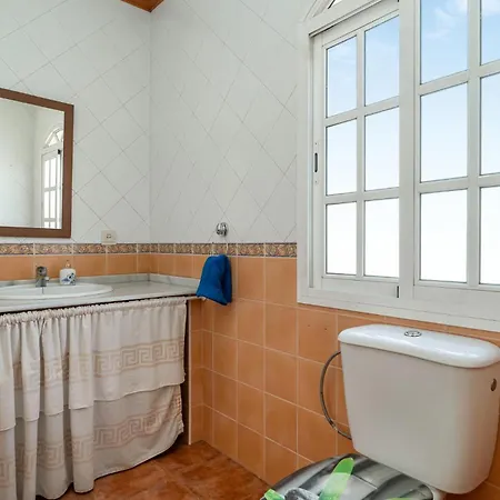 4 Bedroom Cozy In Дом отдыха Фасинас